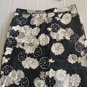 Women’s black/cream floral skirt sz 12